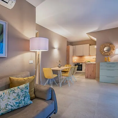 Indigo Eco Apartman